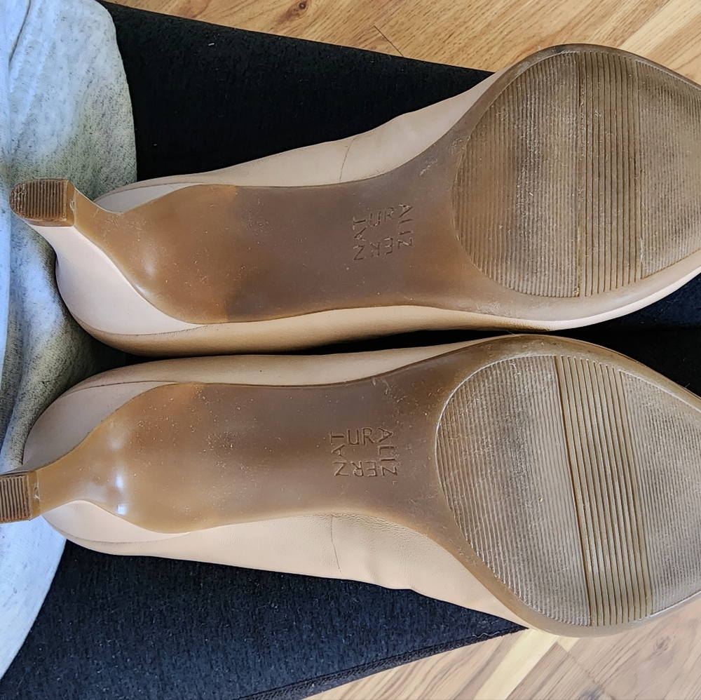 Naturalizer heels - Picture 3 of 6